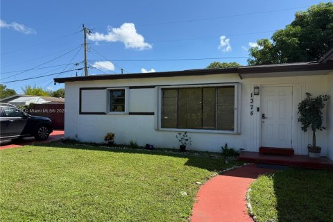 Villa ou maison à vendre à Miami Gardens, Floride: 3 chambres, 127.09 m2 № 1924458 - photo 2