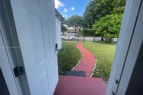 Villa ou maison à vendre à Miami Gardens, Floride: 3 chambres, 127.09 m2 № 1924458 - photo 5