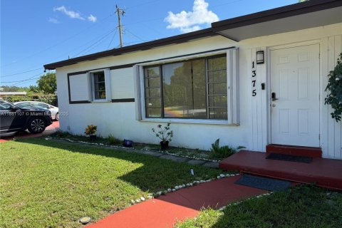 Villa ou maison à vendre à Miami Gardens, Floride: 3 chambres, 127.09 m2 № 1924458 - photo 1