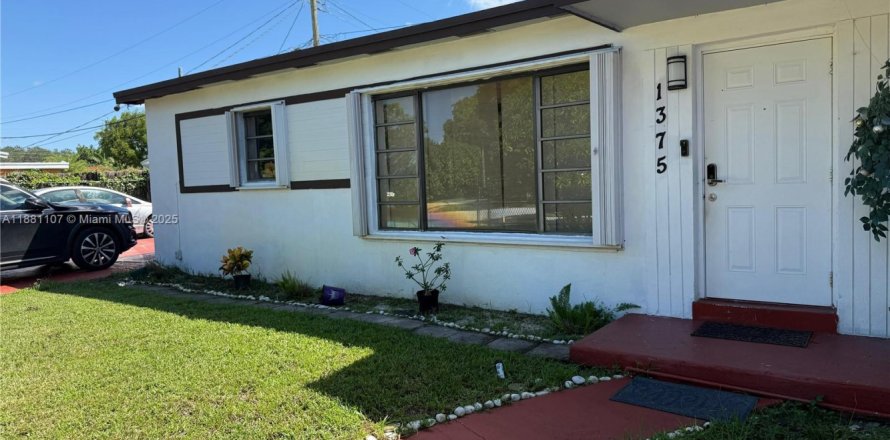 Villa ou maison à Miami Gardens, Floride 3 chambres, 127.09 m2 № 1924458