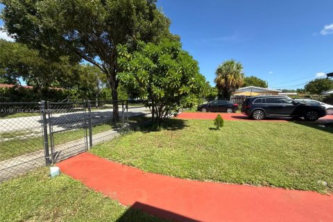 Villa ou maison à vendre à Miami Gardens, Floride: 3 chambres, 127.09 m2 № 1924458 - photo 4