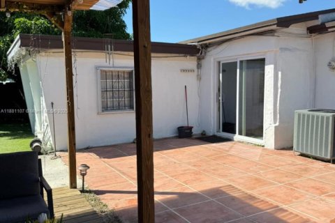 Villa ou maison à vendre à Miami Gardens, Floride: 3 chambres, 127.09 m2 № 1924458 - photo 24