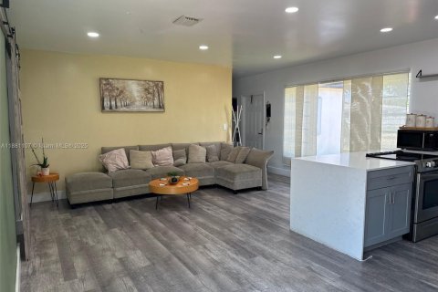 Villa ou maison à vendre à Miami Gardens, Floride: 3 chambres, 127.09 m2 № 1924458 - photo 12