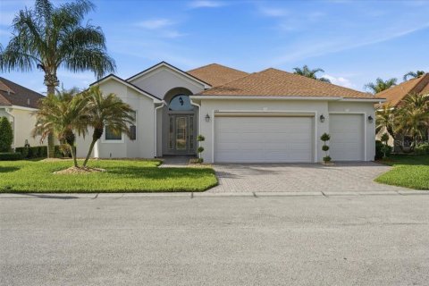 House in Lake Wales, Florida 3 bedrooms, 191.19 sq.m. № 2113848