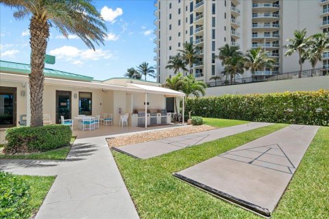 Condo in Riviera Beach, Florida, 2 bedrooms № 2249749 - photo 28