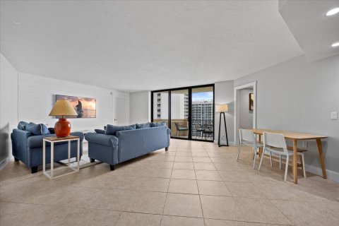Condo in Riviera Beach, Florida, 2 bedrooms № 2249749 - photo 5