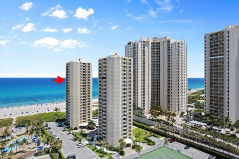Condo in Riviera Beach, Florida, 2 bedrooms № 2249749 - photo 22