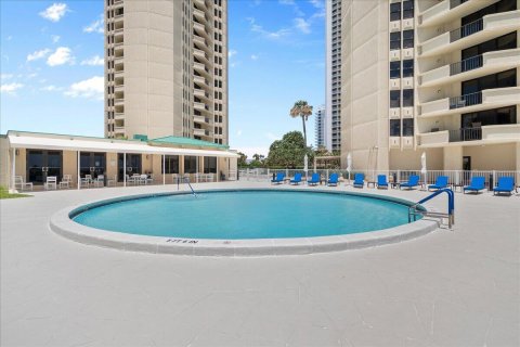 Condo in Riviera Beach, Florida, 2 bedrooms № 2249749 - photo 30