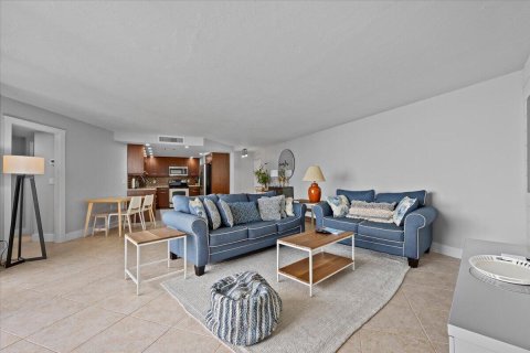 Condo in Riviera Beach, Florida, 2 bedrooms № 2249749 - photo 4