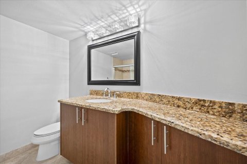 Condo in Riviera Beach, Florida, 2 bedrooms № 2249749 - photo 16