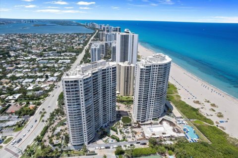 Condo in Riviera Beach, Florida, 2 bedrooms № 2249749 - photo 23