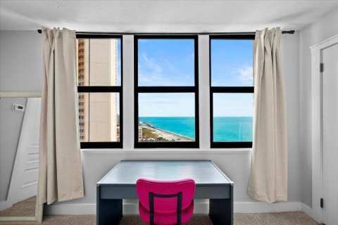 Condo in Riviera Beach, Florida, 2 bedrooms № 2249749 - photo 13