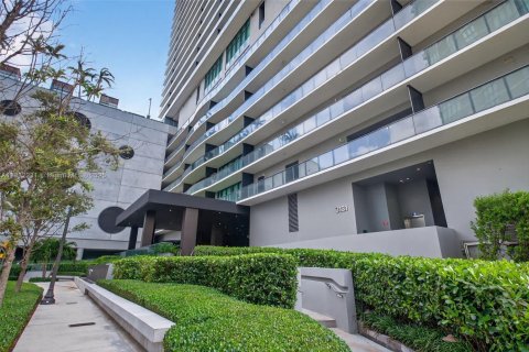 Condominio en venta en Miami, Florida, 3 dormitorios, 141.77 m2 № 1811873 - foto 1