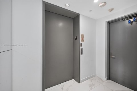 Condominio en venta en Miami, Florida, 3 dormitorios, 141.77 m2 № 1811873 - foto 3