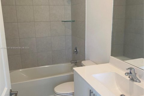 Купить таунхаус в Хомстед, Флорида 3 спальни, 123.37м2, № 1978339 - фото 30