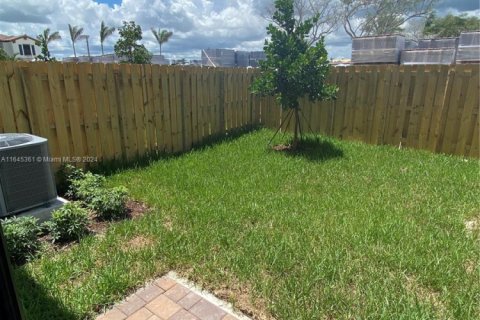 Купить таунхаус в Хомстед, Флорида 3 спальни, 123.37м2, № 1978339 - фото 6