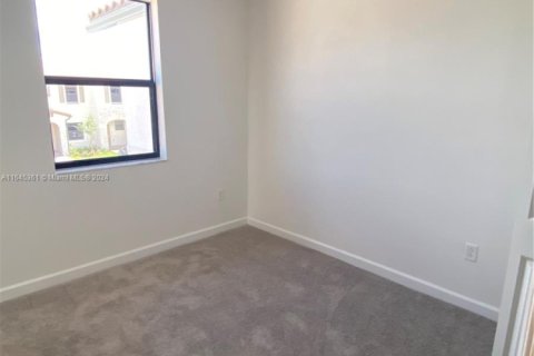 Купить таунхаус в Хомстед, Флорида 3 спальни, 123.37м2, № 1978339 - фото 23