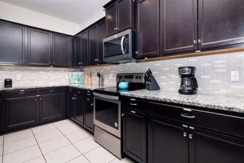 House in Kissimmee, Florida 9 bedrooms, 407.93 sq.m. № 1744195 - photo 4