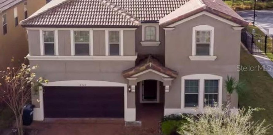 House in Kissimmee, Florida 9 bedrooms, 407.93 sq.m. № 1744195