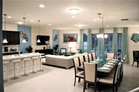 House in Kissimmee, Florida 9 bedrooms, 407.93 sq.m. № 1744195 - photo 2