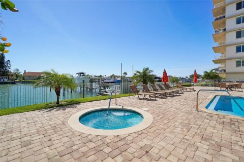 Copropriété à vendre à Clearwater, Floride: 2 chambres, 90.95 m2 № 2132376 - photo 29
