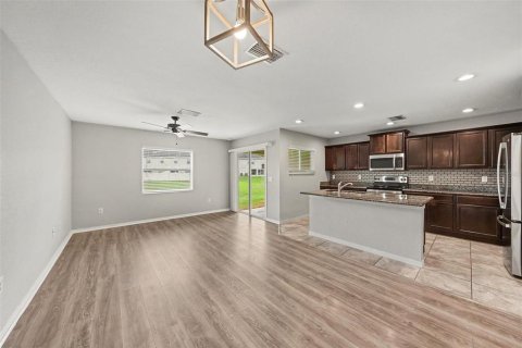 Touwnhouse à vendre à Wesley Chapel, Floride: 4 chambres, 155.7 m2 № 2239744 - photo 4