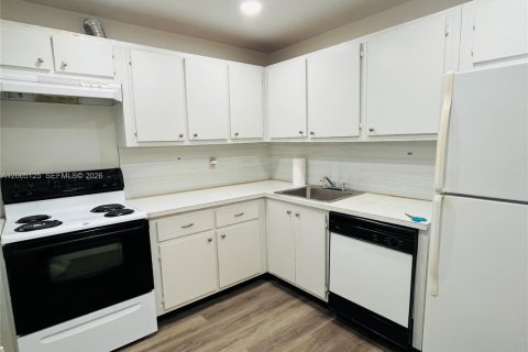 Copropriété à louer à Hallandale Beach, Floride: 1 chambre, 85.93 m2 № 2074929 - photo 2