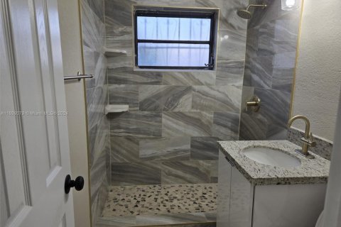 House in Miami, Florida 3 bedrooms, 101.17 sq.m. № 1452617 - photo 9