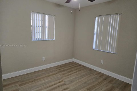 House in Miami, Florida 3 bedrooms, 101.17 sq.m. № 1452617 - photo 4