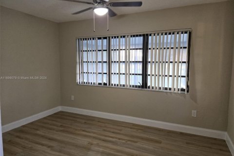 House in Miami, Florida 3 bedrooms, 101.17 sq.m. № 1452617 - photo 5