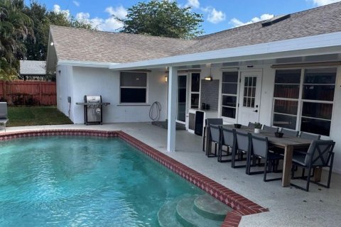 House in Wellington, Florida 6 bedrooms, 237.92 sq.m. № 2175595 - photo 10