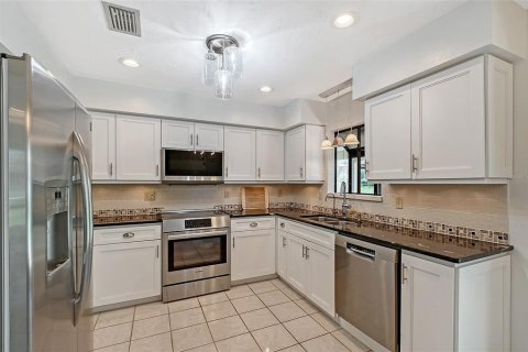 House in Sarasota, Florida 3 bedrooms, 226.5 sq.m. № 1581143 - photo 11