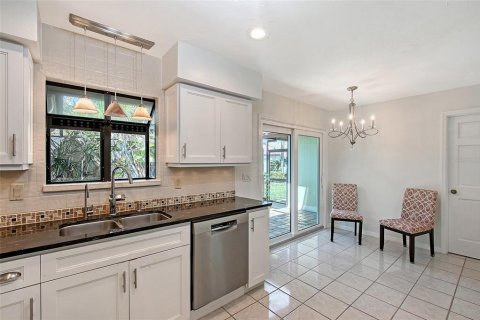 House in Sarasota, Florida 3 bedrooms, 226.5 sq.m. № 1581143 - photo 12