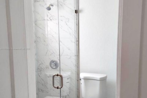 Commercial property in Miami, Florida 178.37 sq.m. № 1965373 - photo 8