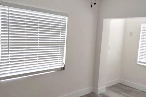 Commercial property in Miami, Florida 178.37 sq.m. № 1965373 - photo 6