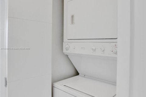 Copropriété à louer à Miami Beach, Floride: 2 chambres, 122.82 m2 № 1838739 - photo 24