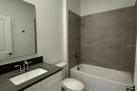 Casa en alquiler en Kissimmee, Florida, 4 dormitorios, 198.72 m2 № 1561842 - foto 13