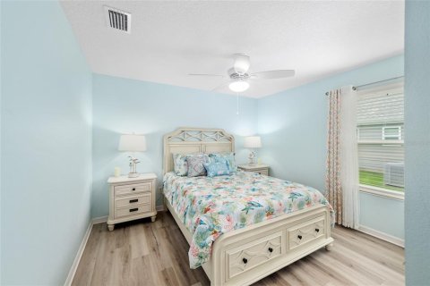House in The Villages, Florida 4 bedrooms, 188.41 sq.m. № 2114784 - photo 22