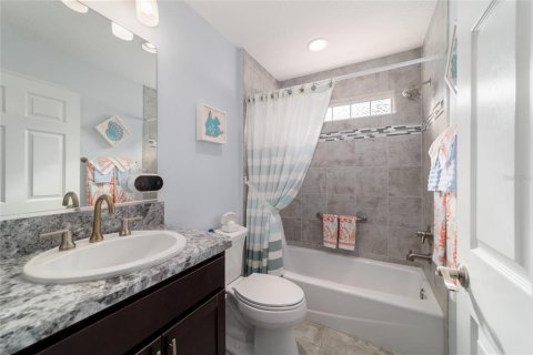 House in The Villages, Florida 4 bedrooms, 188.41 sq.m. № 2114784 - photo 24