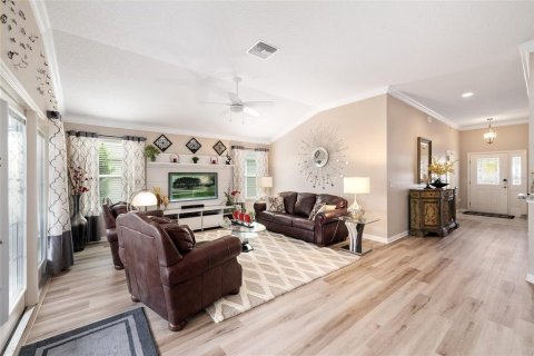 House in The Villages, Florida 4 bedrooms, 188.41 sq.m. № 2114784 - photo 5