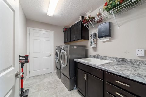 House in The Villages, Florida 4 bedrooms, 188.41 sq.m. № 2114784 - photo 29