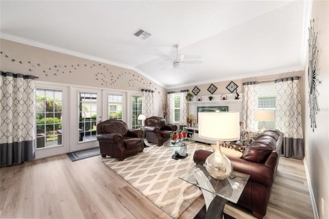House in The Villages, Florida 4 bedrooms, 188.41 sq.m. № 2114784 - photo 4