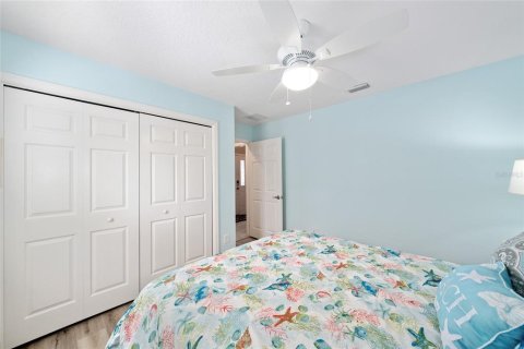 House in The Villages, Florida 4 bedrooms, 188.41 sq.m. № 2114784 - photo 23