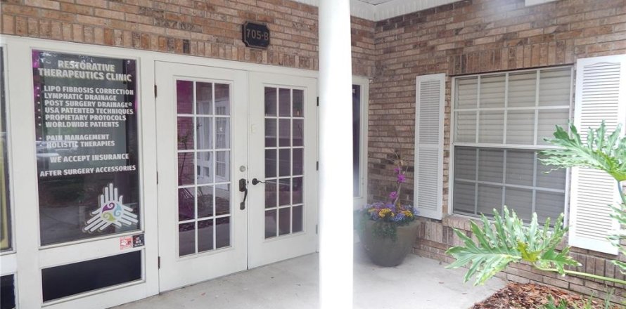 Commercial property in Kissimmee, Florida 115.11 sq.m. № 2214666