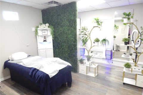 Commercial property in Kissimmee, Florida 115.11 sq.m. № 2214666 - photo 4