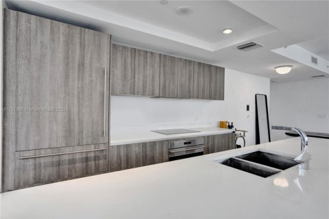 Condominio en venta en Miami, Florida, 3 dormitorios, 149.85 m2 № 1710570 - foto 12