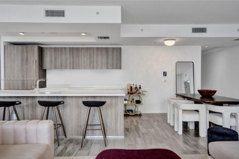 Condominio en venta en Miami, Florida, 3 dormitorios, 149.85 m2 № 1710570 - foto 3