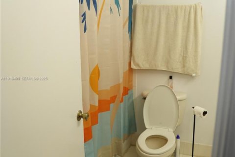 Купить виллу или дом в Холливуд, Флорида 2 спальни, 133.78м2, № 1987116 - фото 28