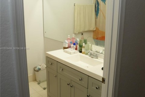 Купить виллу или дом в Холливуд, Флорида 2 спальни, 133.78м2, № 1987116 - фото 27