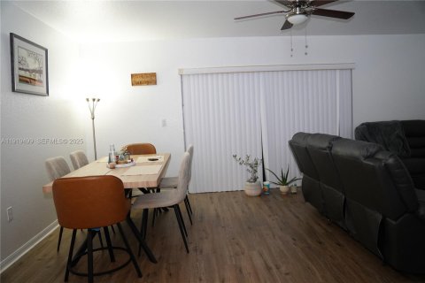 Купить виллу или дом в Холливуд, Флорида 2 спальни, 133.78м2, № 1987116 - фото 8